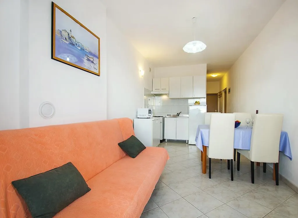 Apartments Iris Rabac