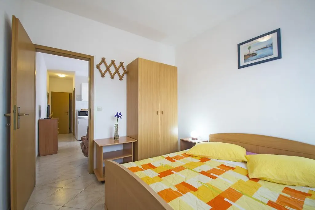 Apartments Iris Rabac
