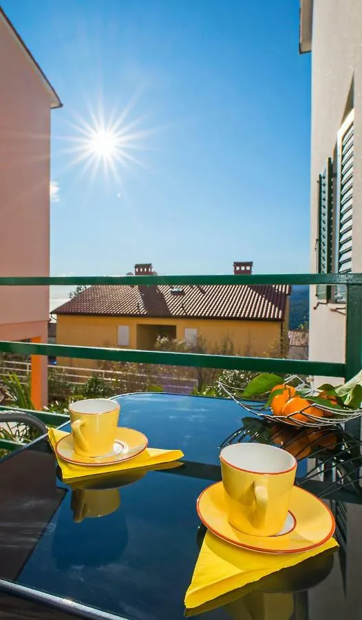 Apartments Iris Rabac 0*,