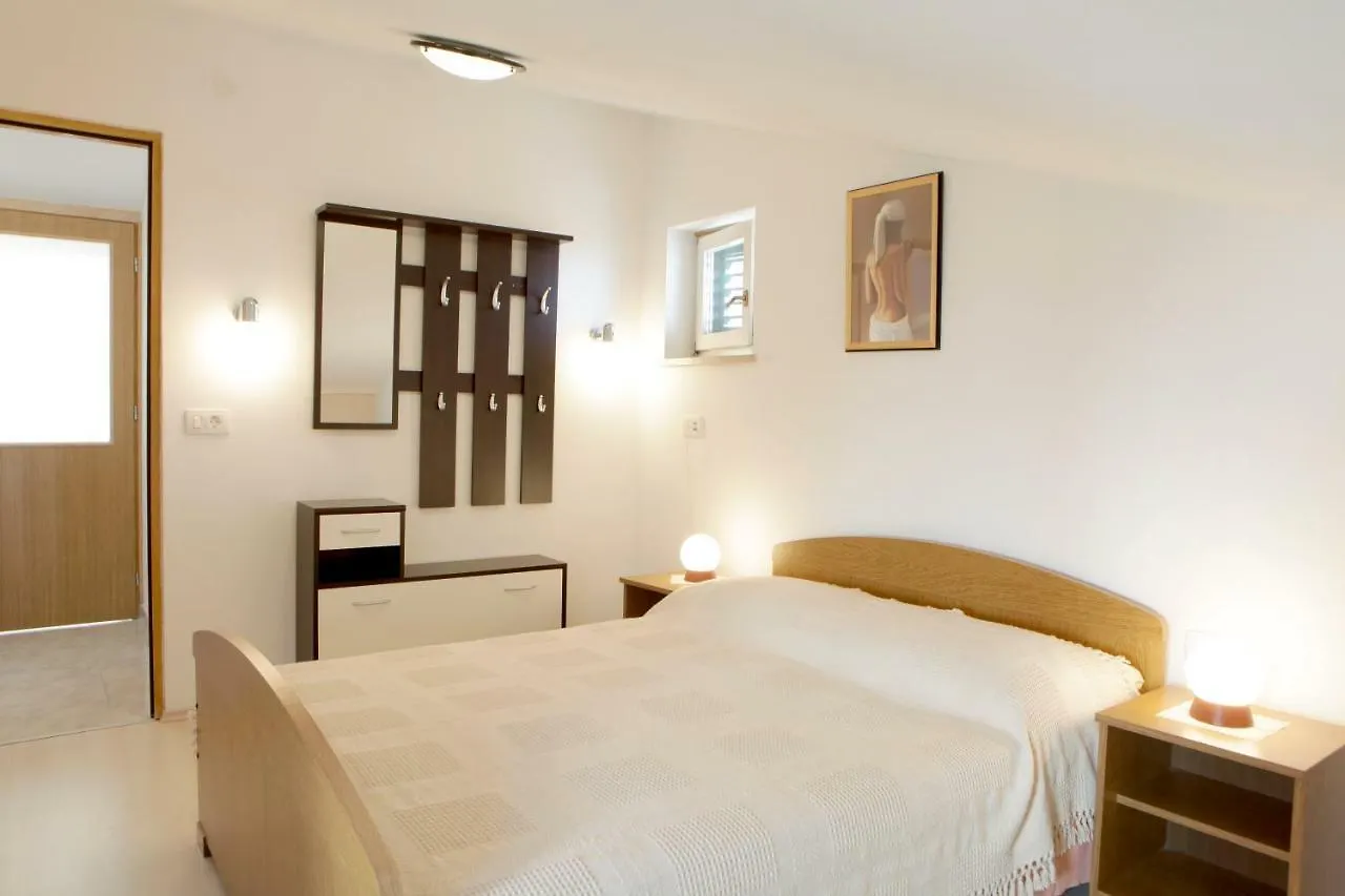 Apartments Iris Rabac