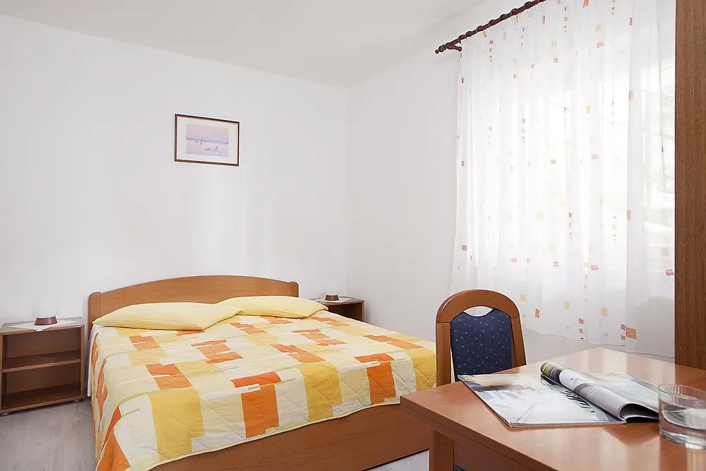 Apartments Iris Rabac