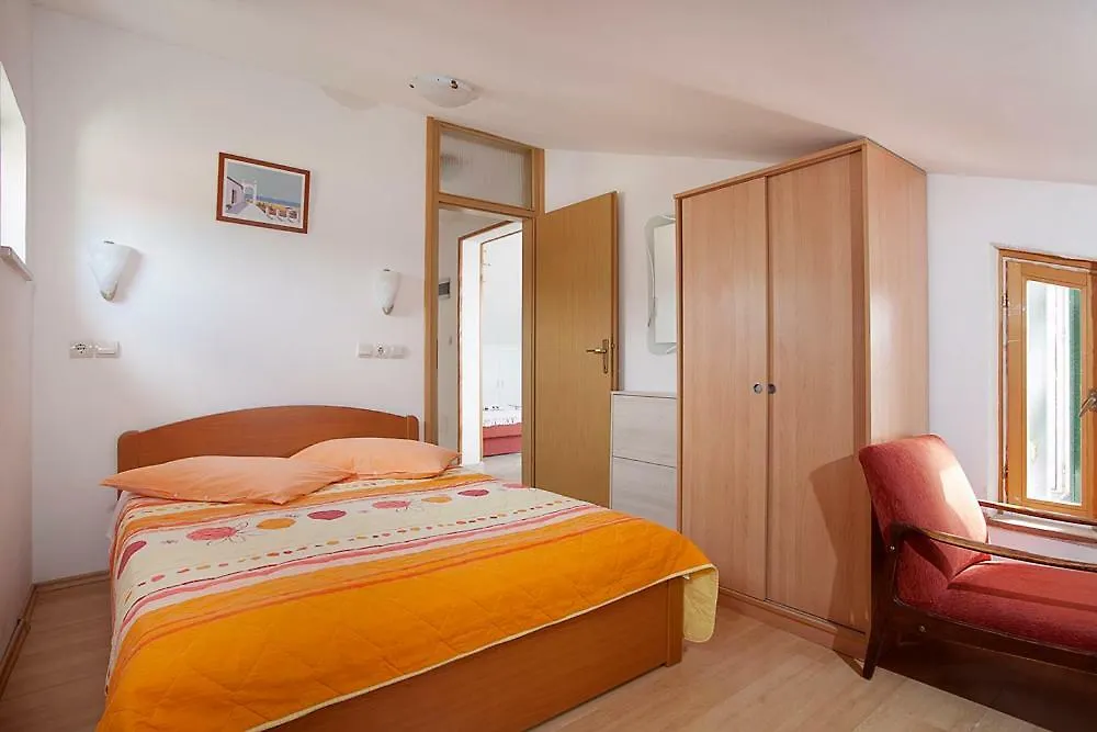 Apartments Iris Rabac
