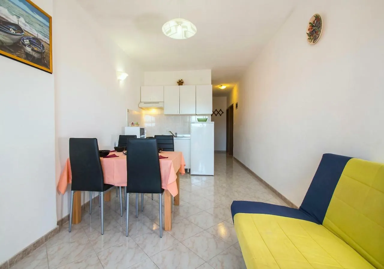 Apartments Iris Rabac