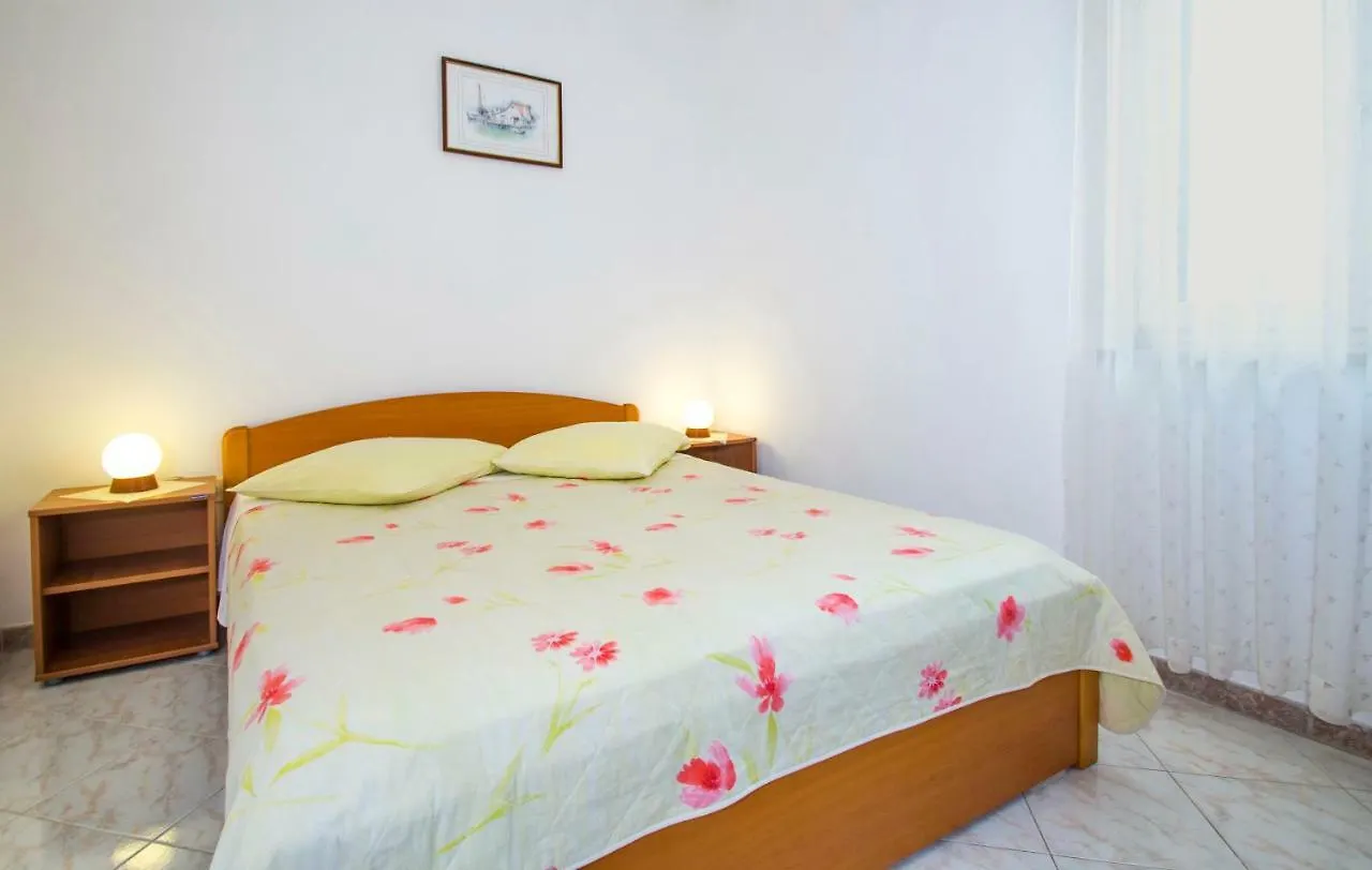 Apartments Iris Rabac